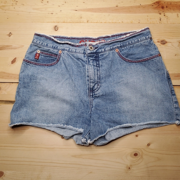 Vintage Guess cut off jean shorts size 31 - Picture 1 of 5